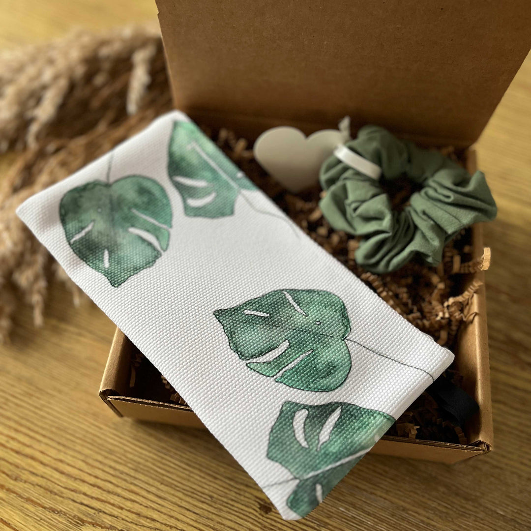 Ready to go: Monstera leaf gift box 