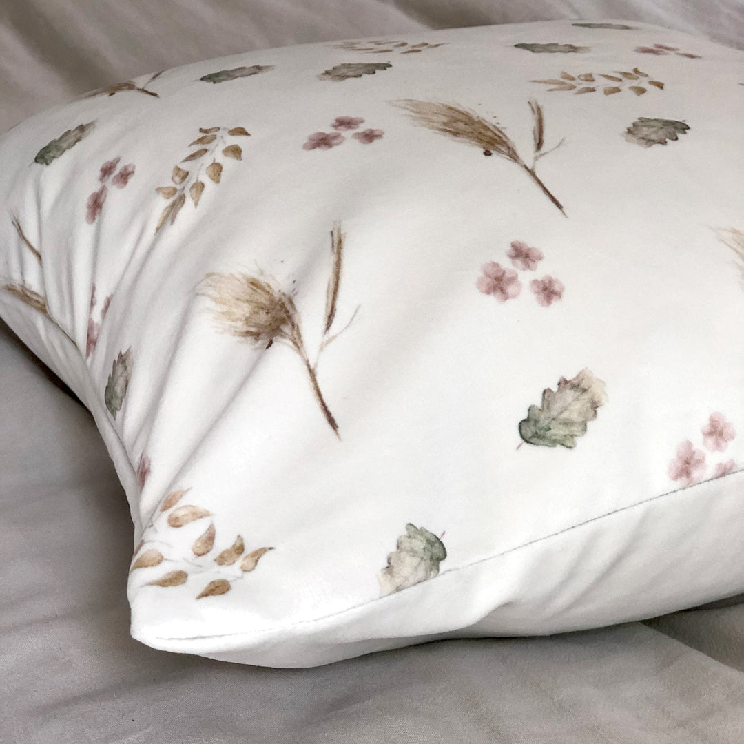 Housse de coussin  · Pampas, feuillage et myosotis roses